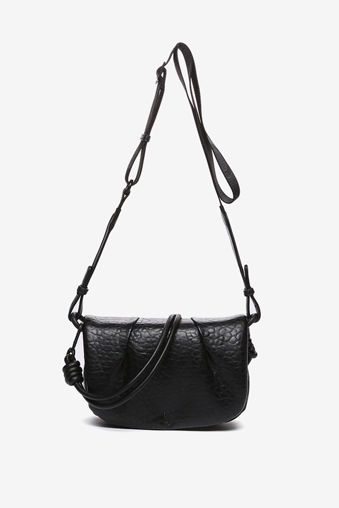 Abbacino Bandolera en materiales reciclados negro Última moda