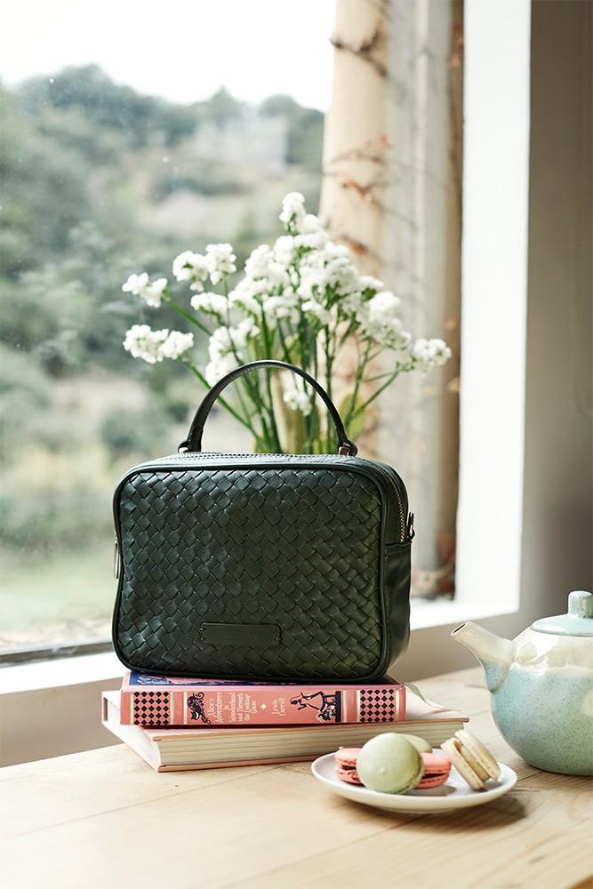 Abbacino Bandolera de piel trenzada en verde Venta caliente