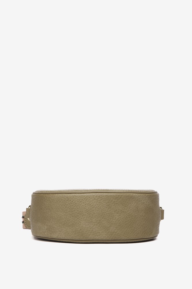 Abbacino Bandolera en materiales reciclados en verde En oferta