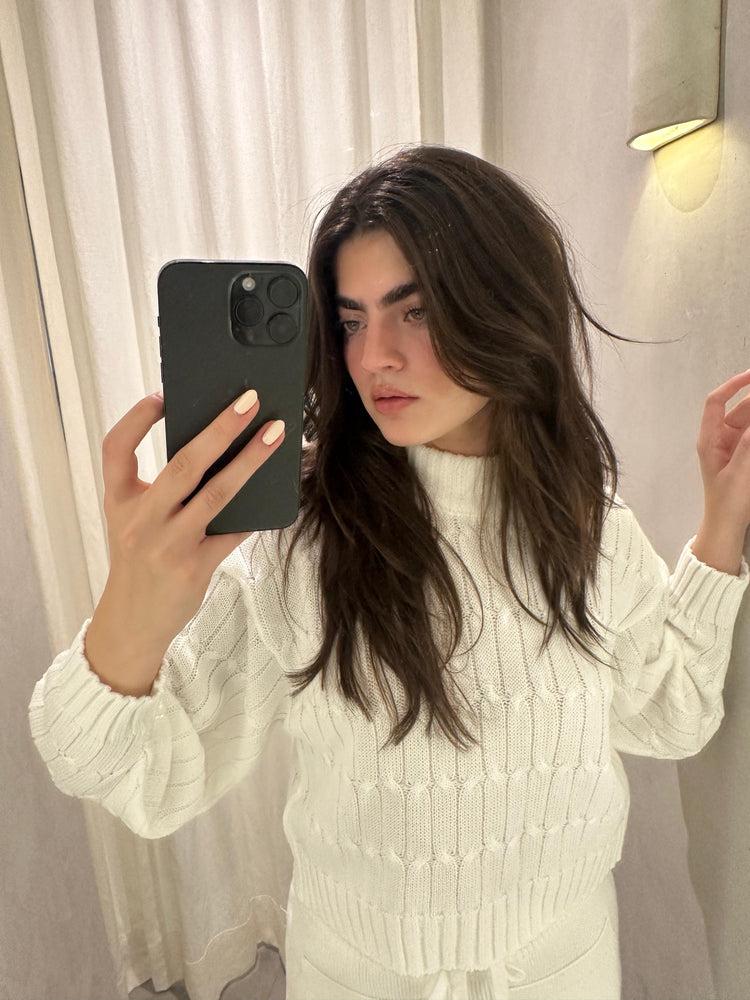 Camille Finland White Turtle Neck Sweater Últimos 2 días