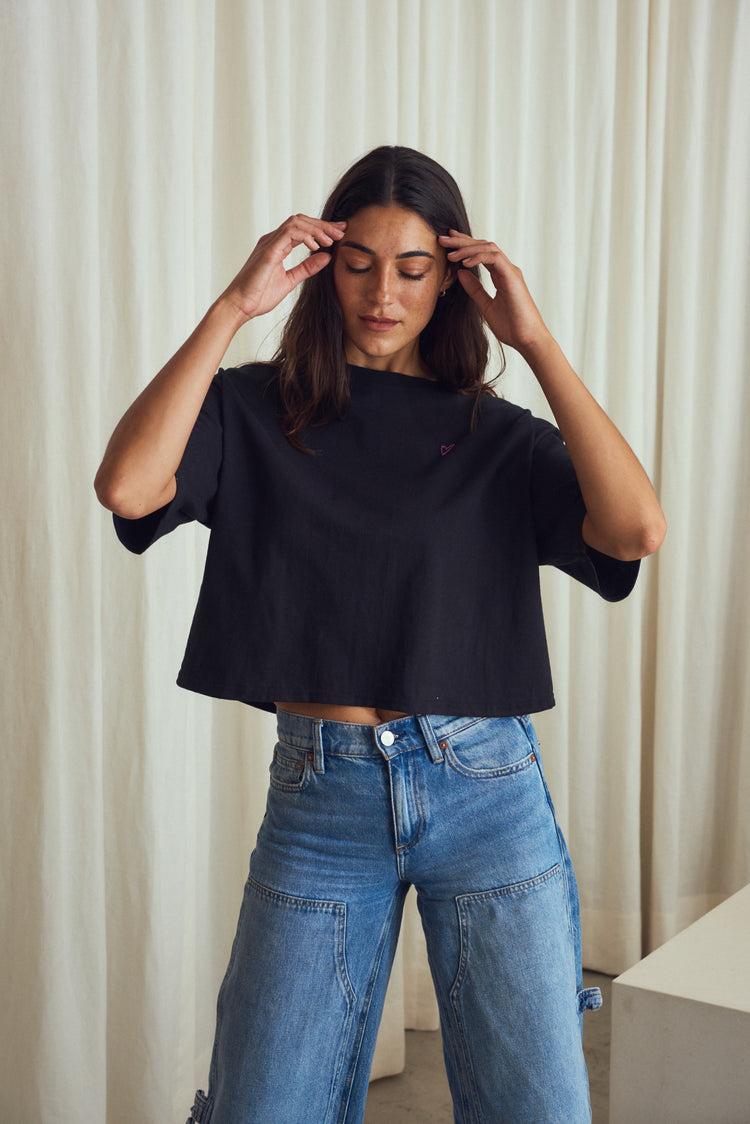 Camille L.A. Black Heart Tee Envío gratis