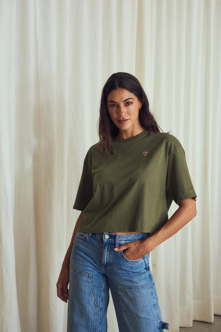 Camille L.A. Olive Heart Tee Envío gratis