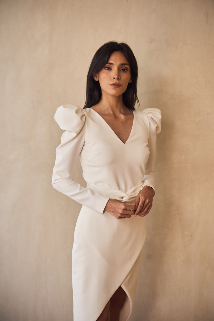 Camille Madrid White Dress Grandes ahorros