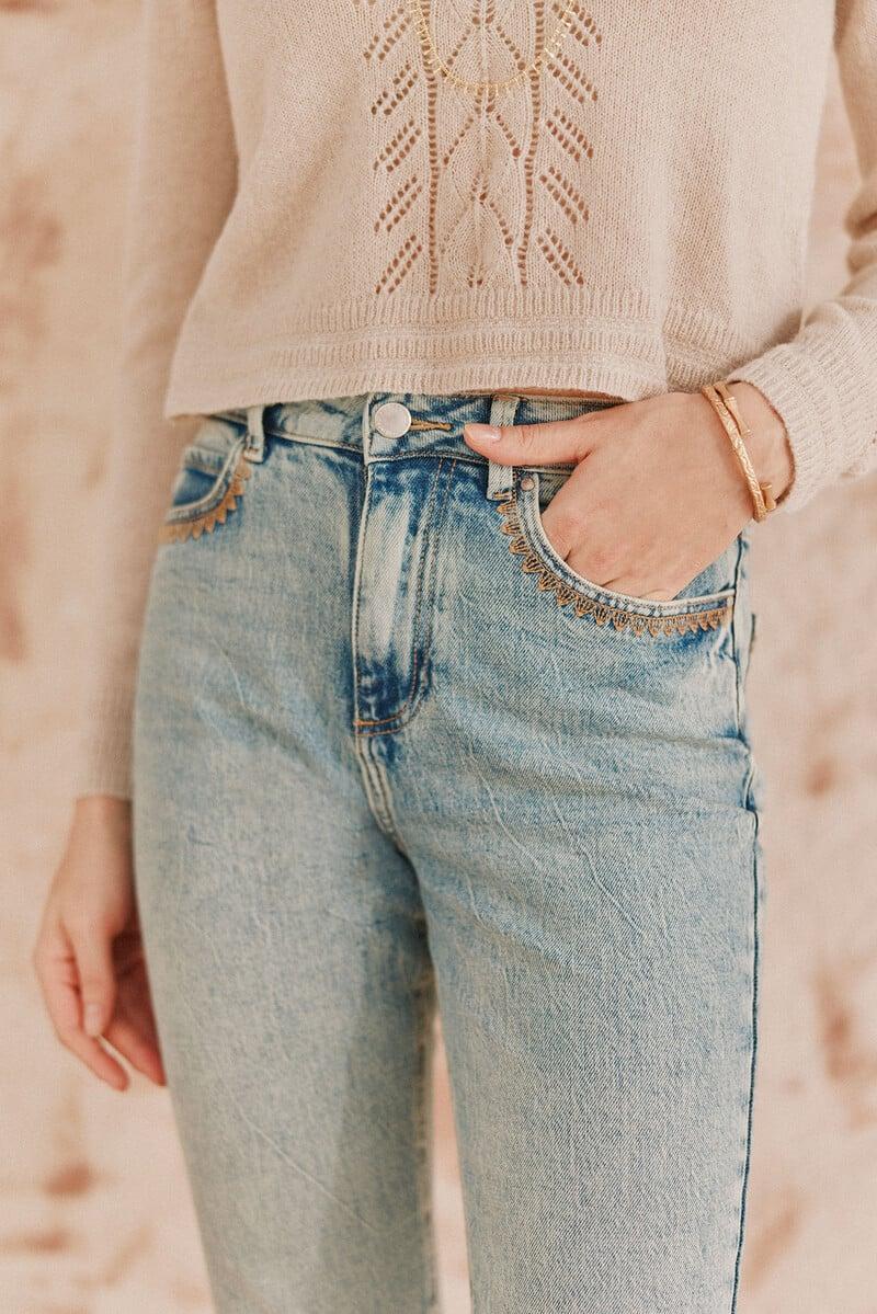Cortefiel Bianca. Jeans con corte de bota