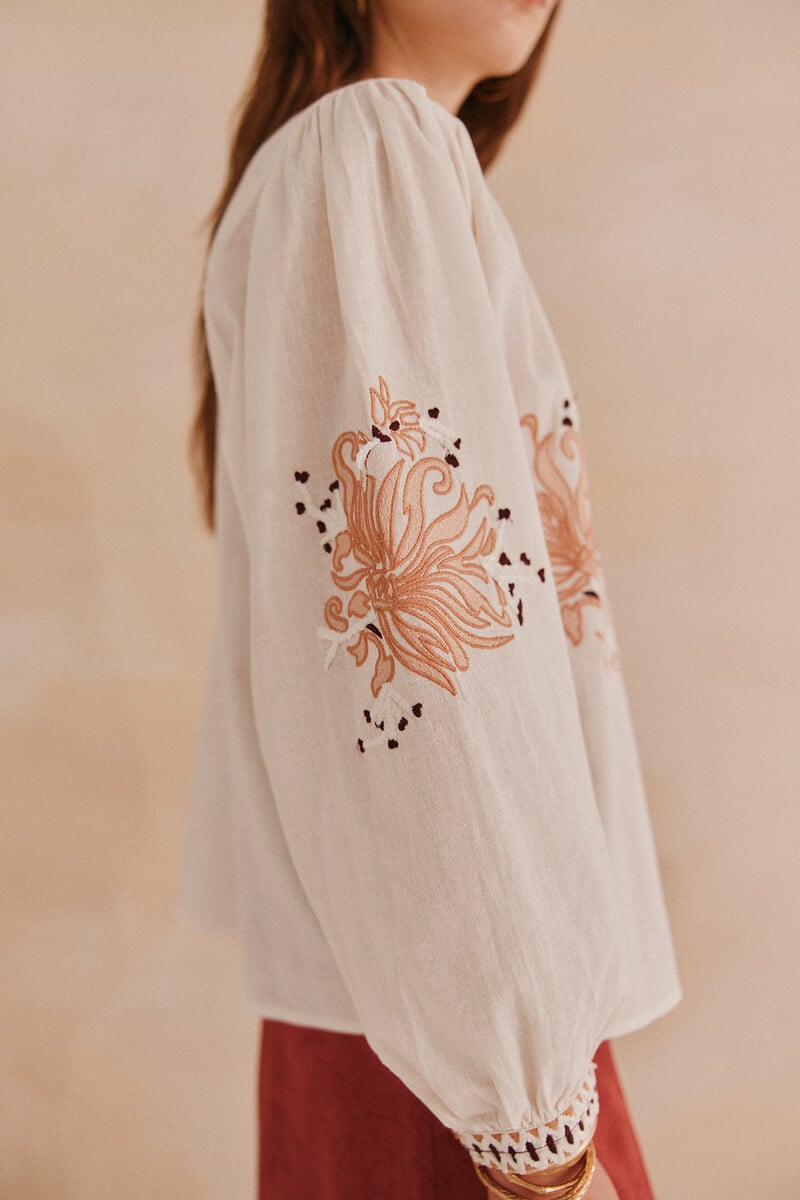 Cortefiel Alicia. Blusa bordada Devoluciones gratuitas