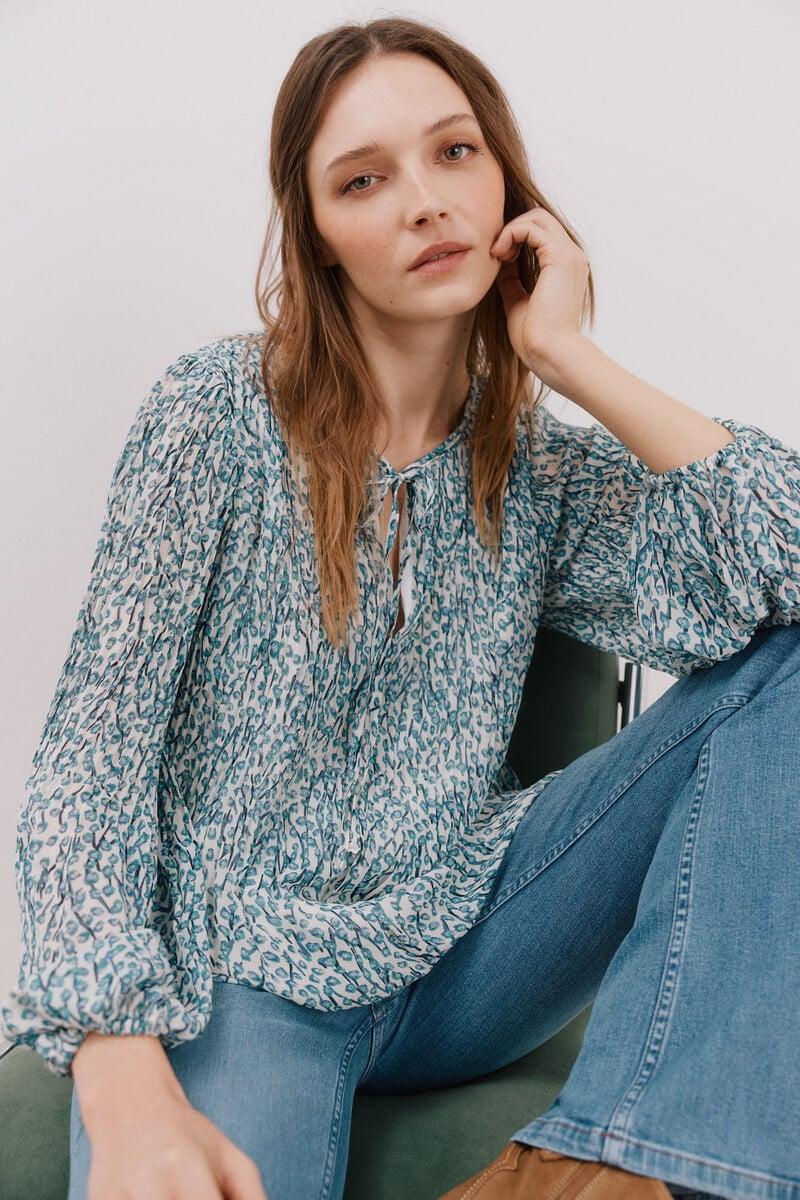 Cortefiel Blusa plisada escote pico Devoluciones gratuitas