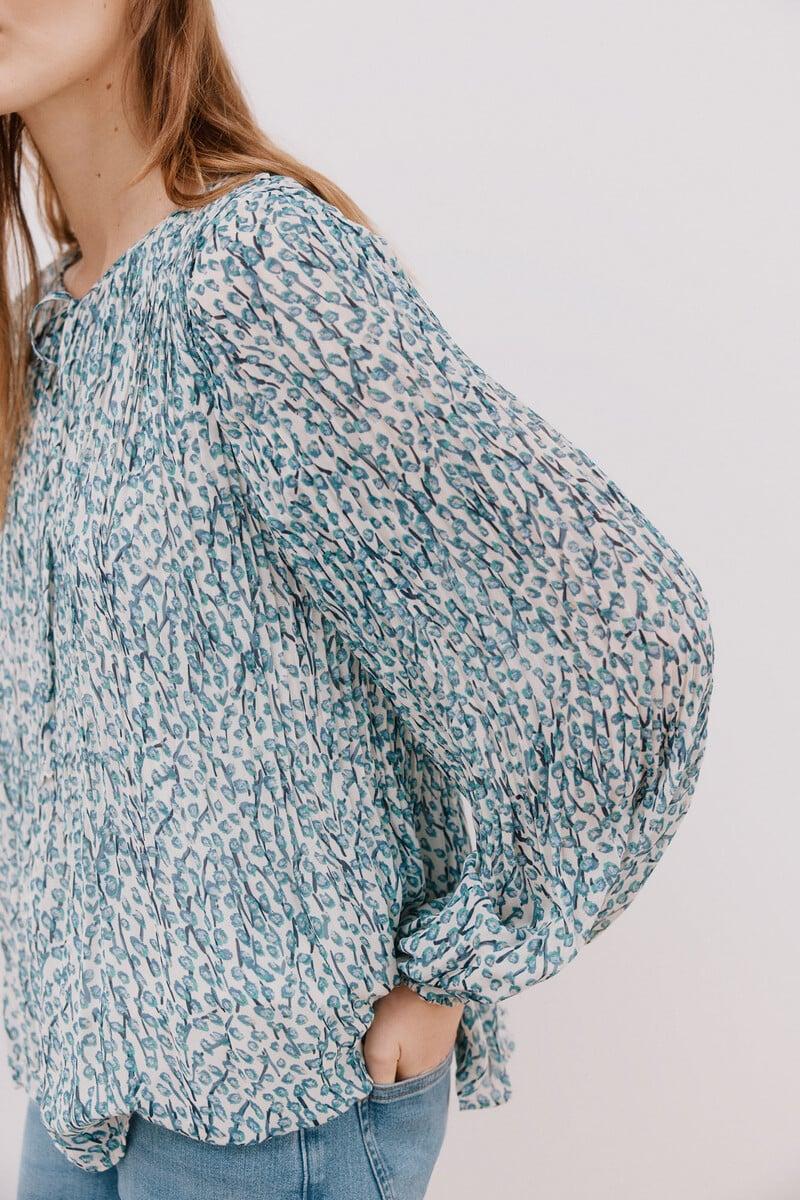 Cortefiel Blusa plisada escote pico Devoluciones gratuitas