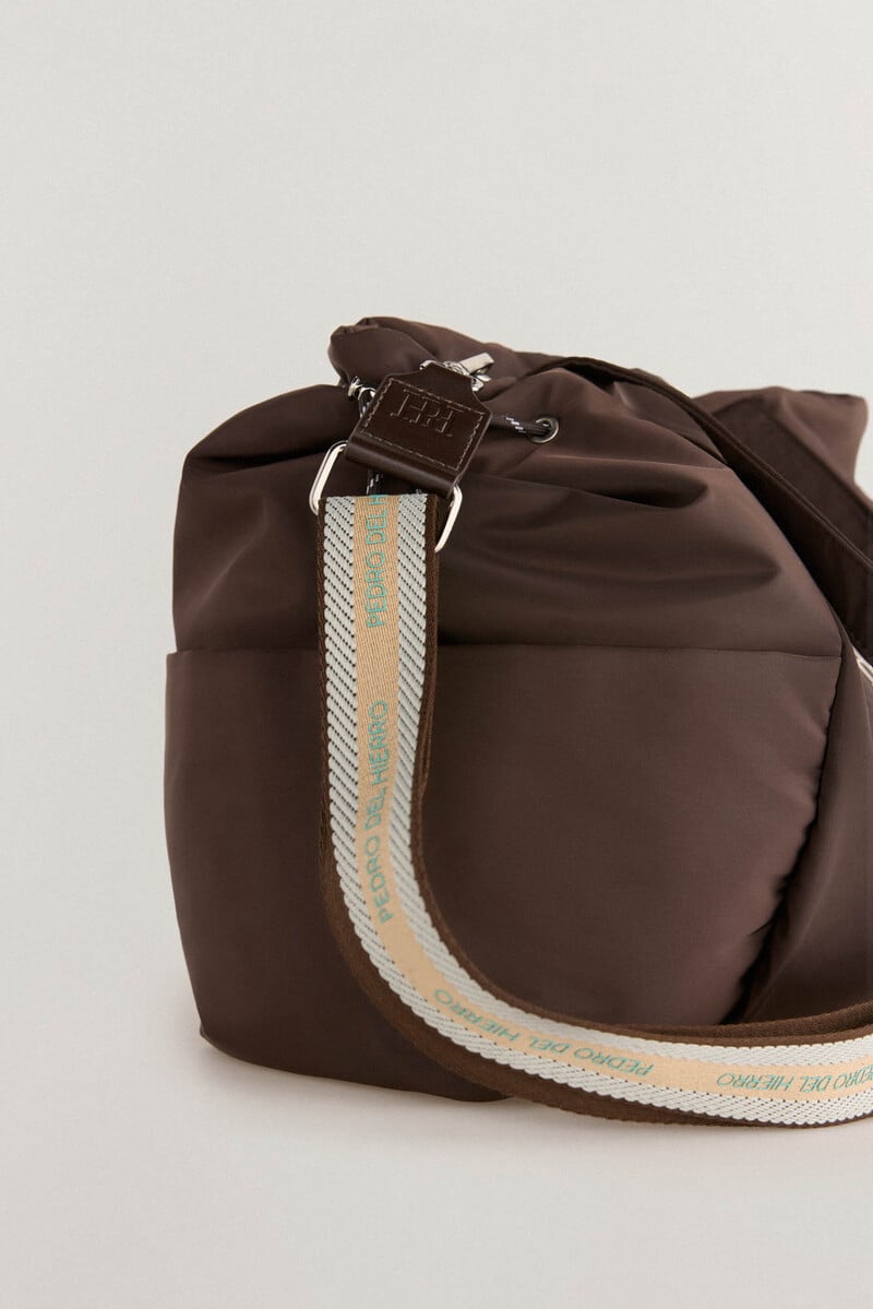 Cortefiel Bolso nylon activewear bag Outlet