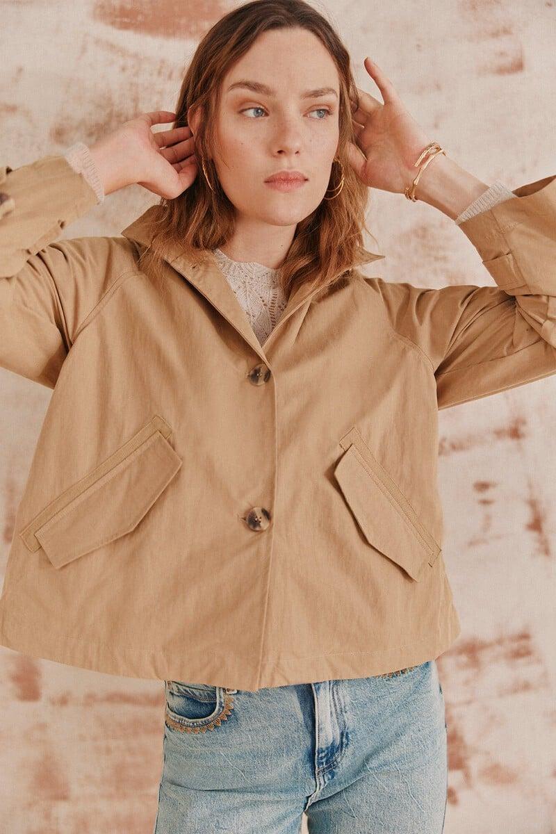 pedro del hierro Daniela. Gabardina corta Última moda