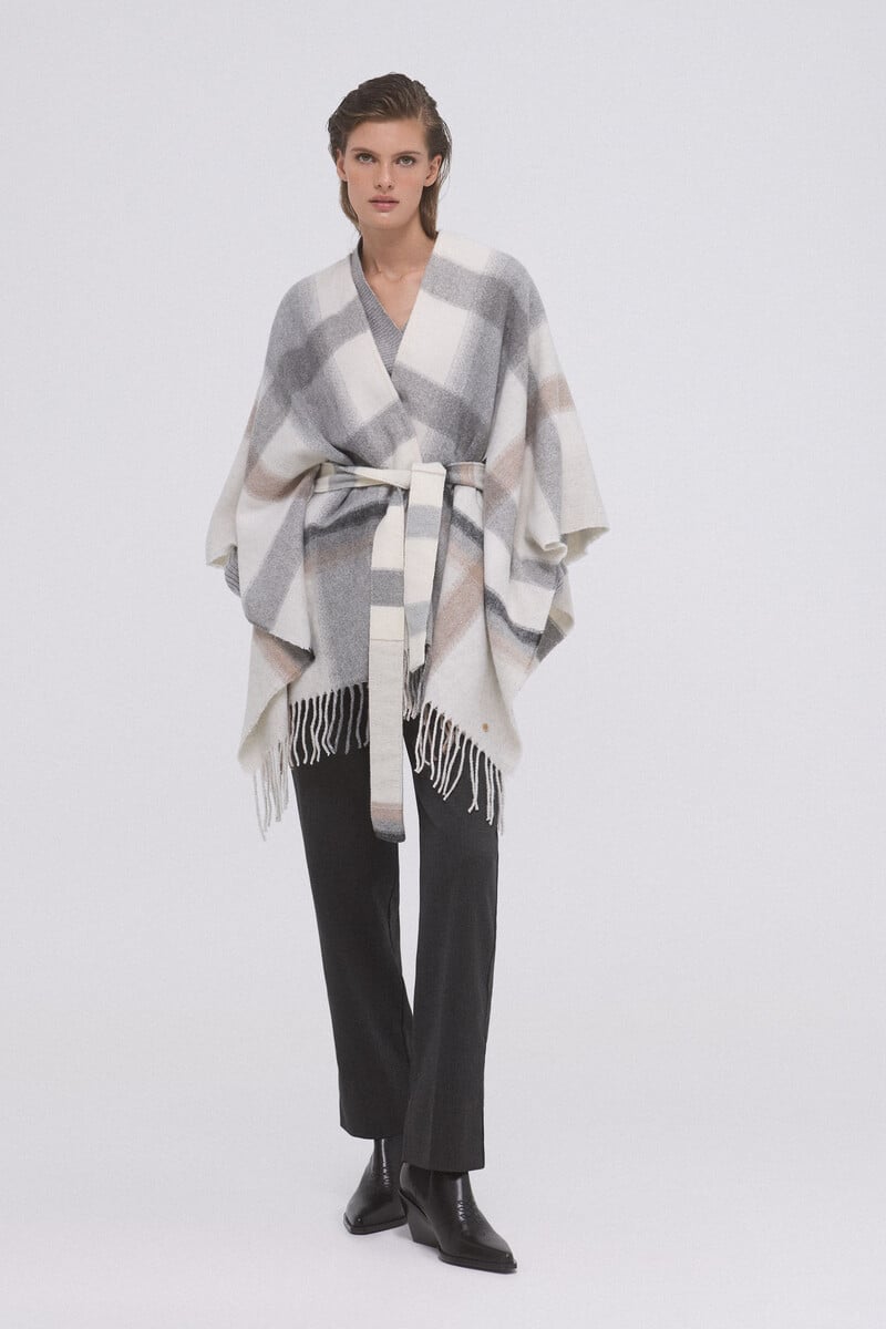 pedro del hierro Poncho de cuadros con flecos y cinturón Oferta especial