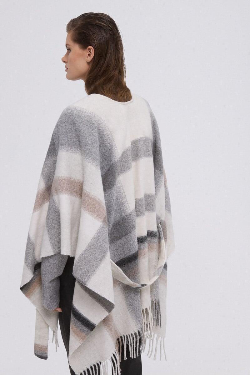 pedro del hierro Poncho de cuadros con flecos y cinturón Oferta especial