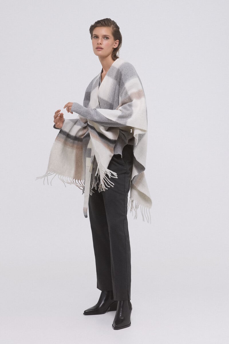 pedro del hierro Poncho de cuadros con flecos y cinturón Oferta especial