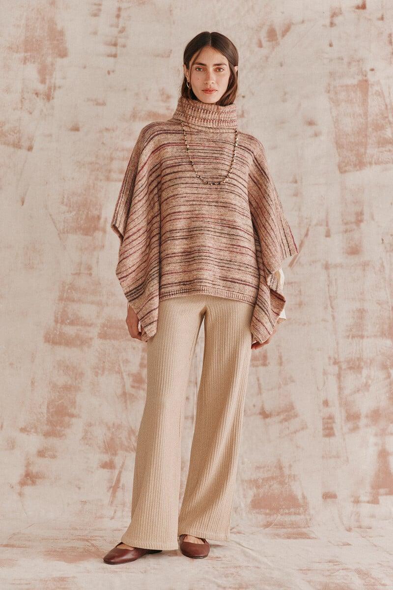 pedro del hierro Teocleta. Poncho de punto Limitado a 3 días
