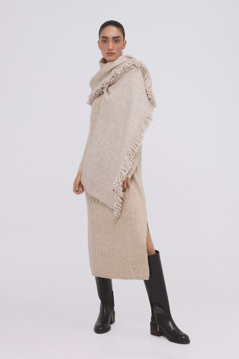 pedro del hierro Poncho de punto marrón con flecos Descuentos del mes
