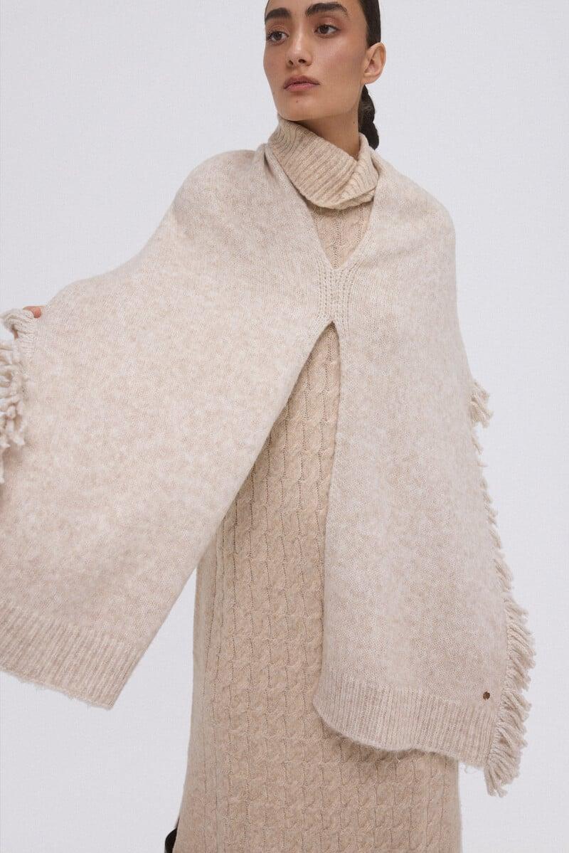pedro del hierro Poncho de punto marrón con flecos Descuentos del mes