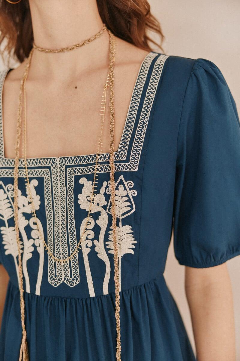 pedro del hierro Amelia. Vestido bordado Ahorra y exporta