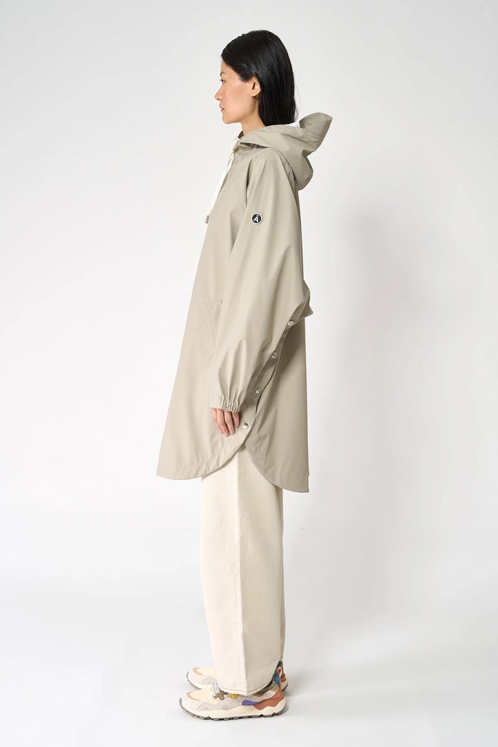 tantä rainwear Sky Stone Grey Última moda