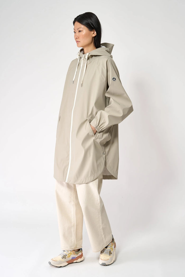tantä rainwear Sky Stone Grey Última moda