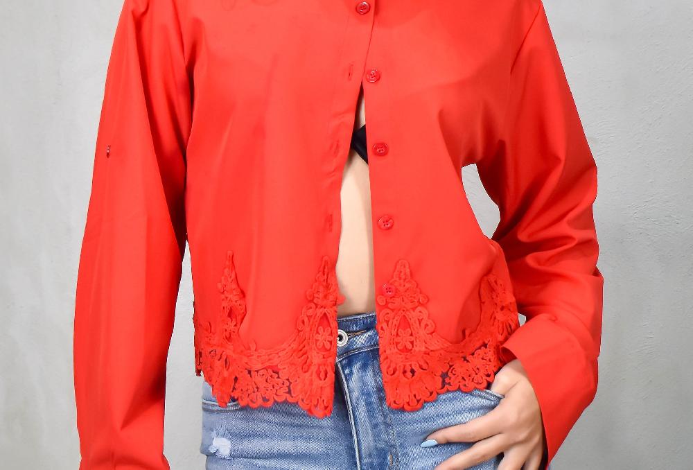 The New Black ML CROPPED RED CON ENCAJE INFERIOR