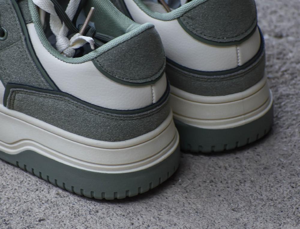 The New Black SNEAKY OLIVE En línea