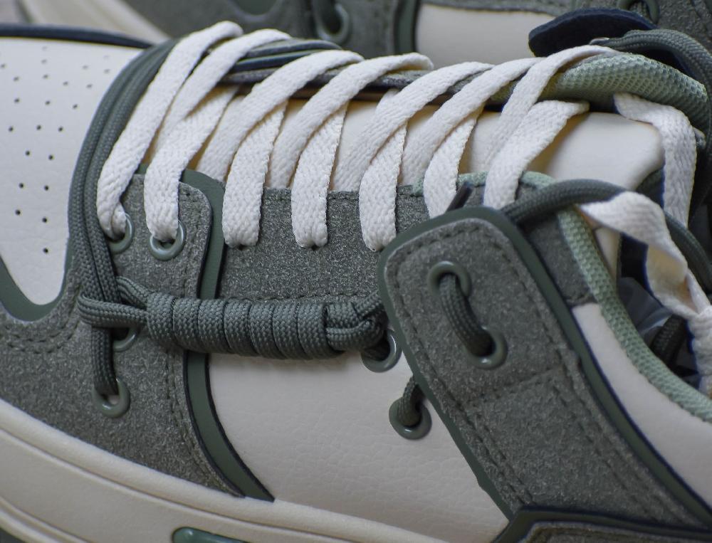 The New Black SNEAKY OLIVE En línea