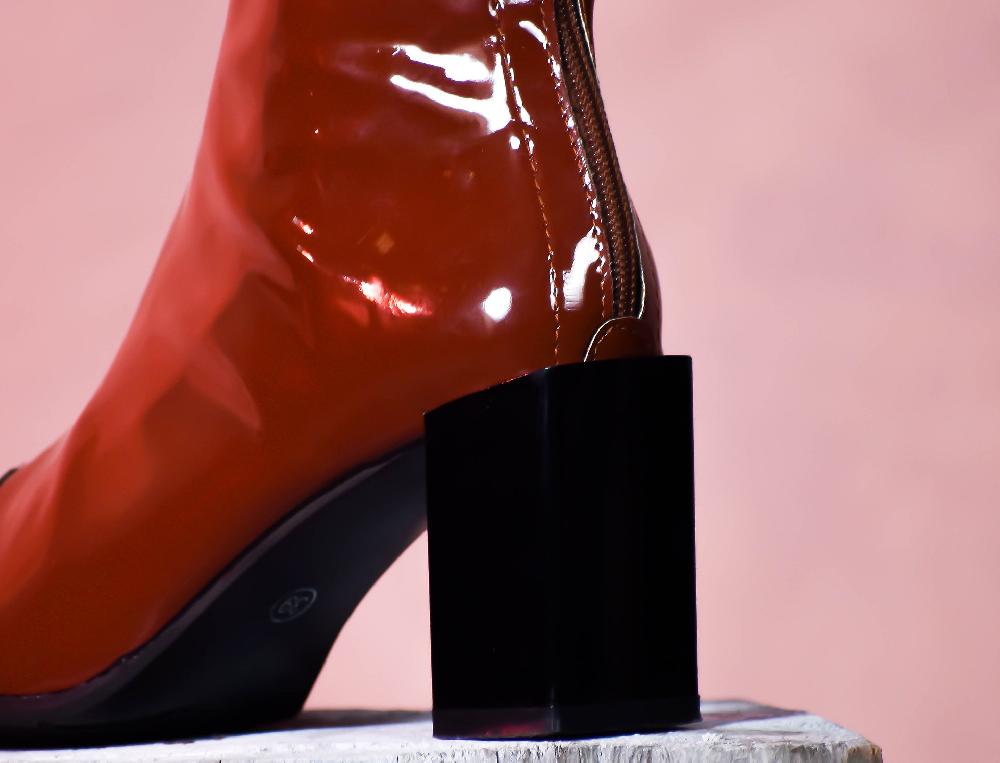 The New Black botas ilusion cuero charol marron Rebajas