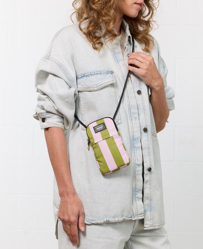 wouf Cabana Crossbody Phone Bag Envío gratis