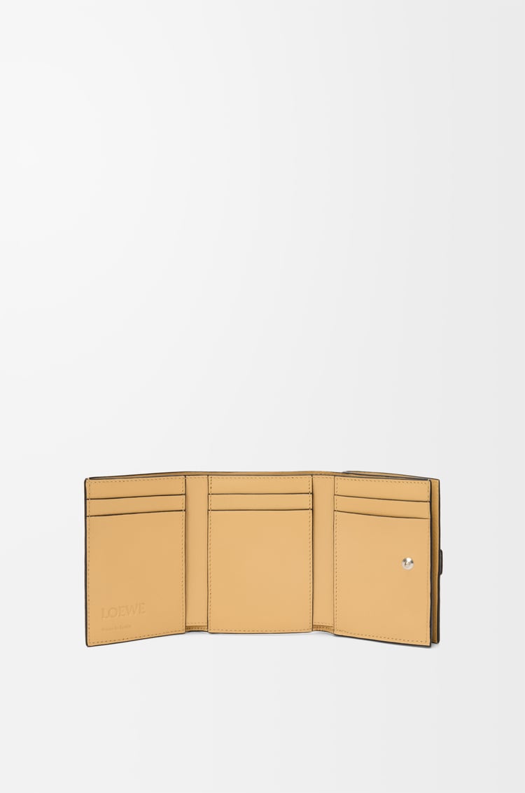 Loewe Trifold wallet in soft grained calfskin 6 Colours Envío internacional gratuito