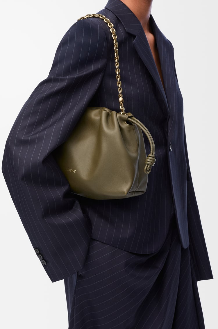 Loewe Medium Flamenco purse in mellow nappa lambskin 15 Colours En línea