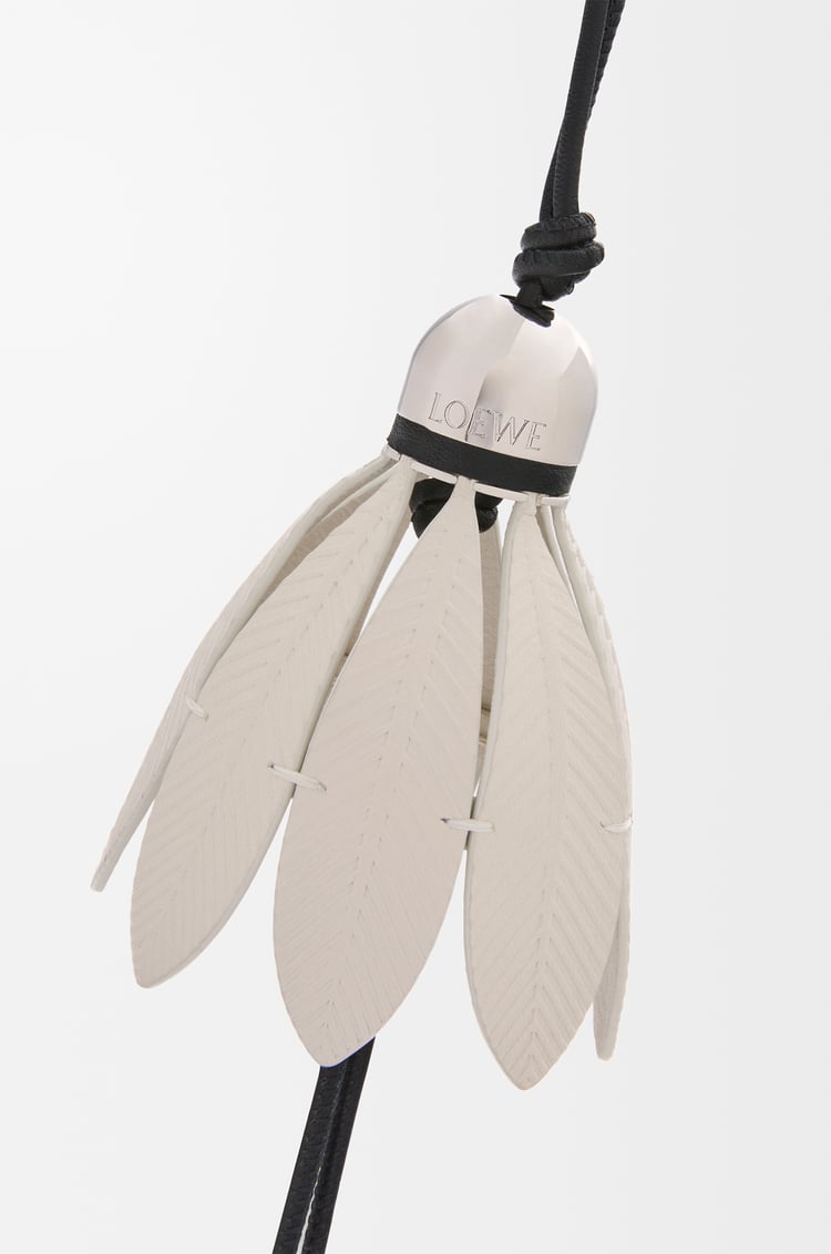 Loewe Badminton charm in calfskin 2 Colours Libre de impuestos