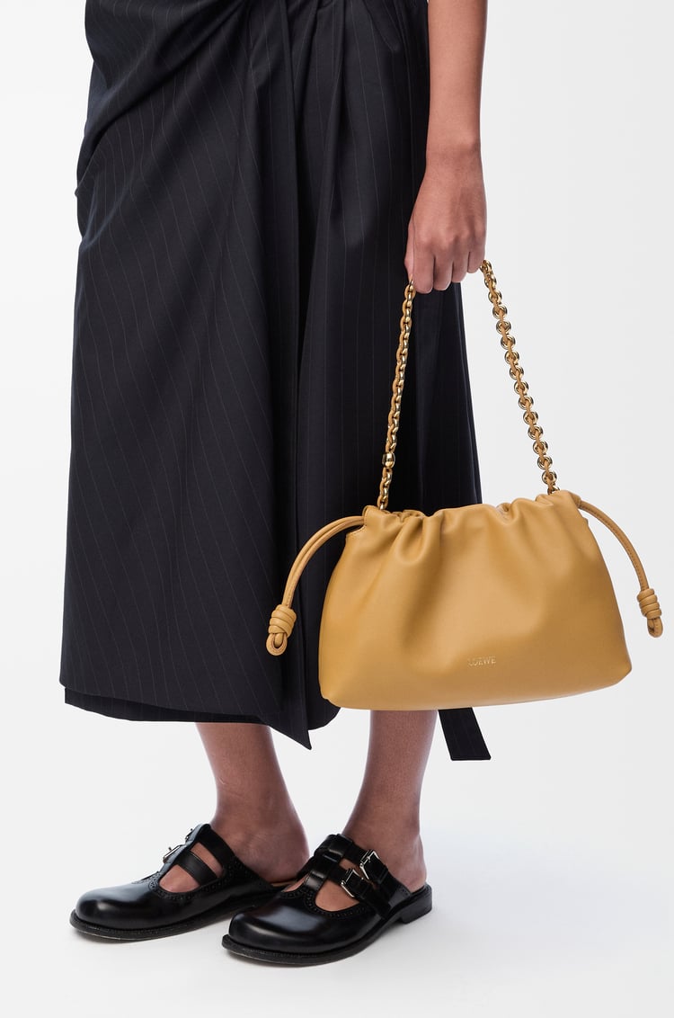 Loewe Medium Flamenco purse in mellow nappa lambskin 15 Colours En oferta