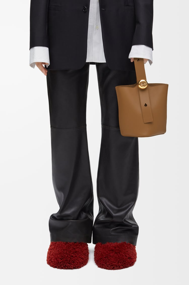 Loewe Mini Pebble bucket in smooth calfskin 11 Colours Descuentos del mes