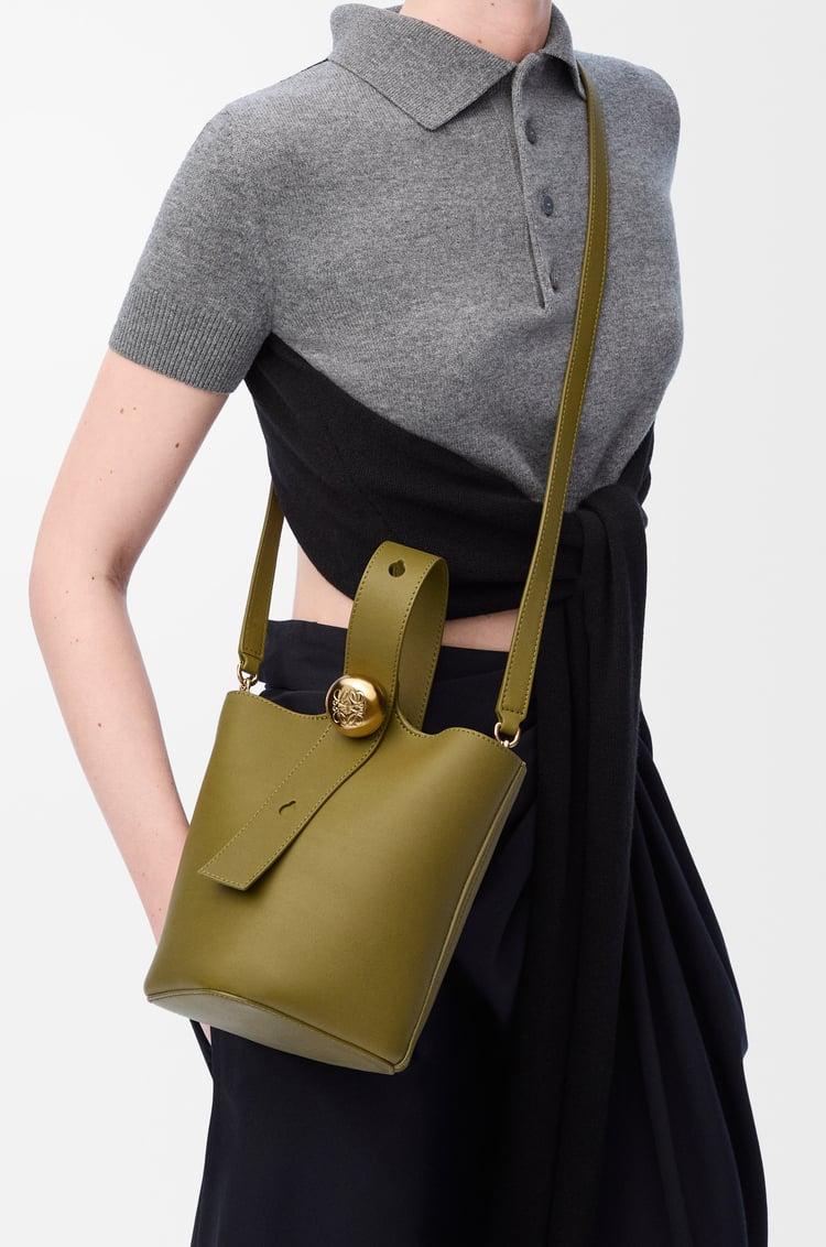 Loewe Mini Pebble bucket in smooth calfskin 11 Colours Ofertas