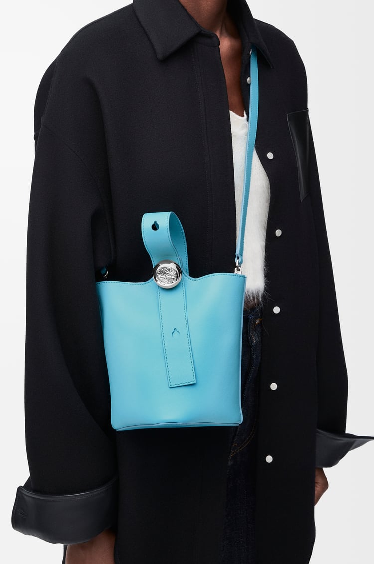 Loewe Mini Pebble bucket in smooth calfskin 11 Colours Oferta especial de fábrica