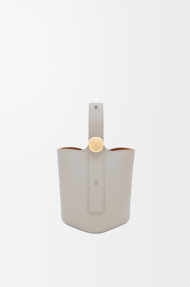 Loewe Mini Pebble bucket in smooth calfskin 11 Colours Promoción trimestral