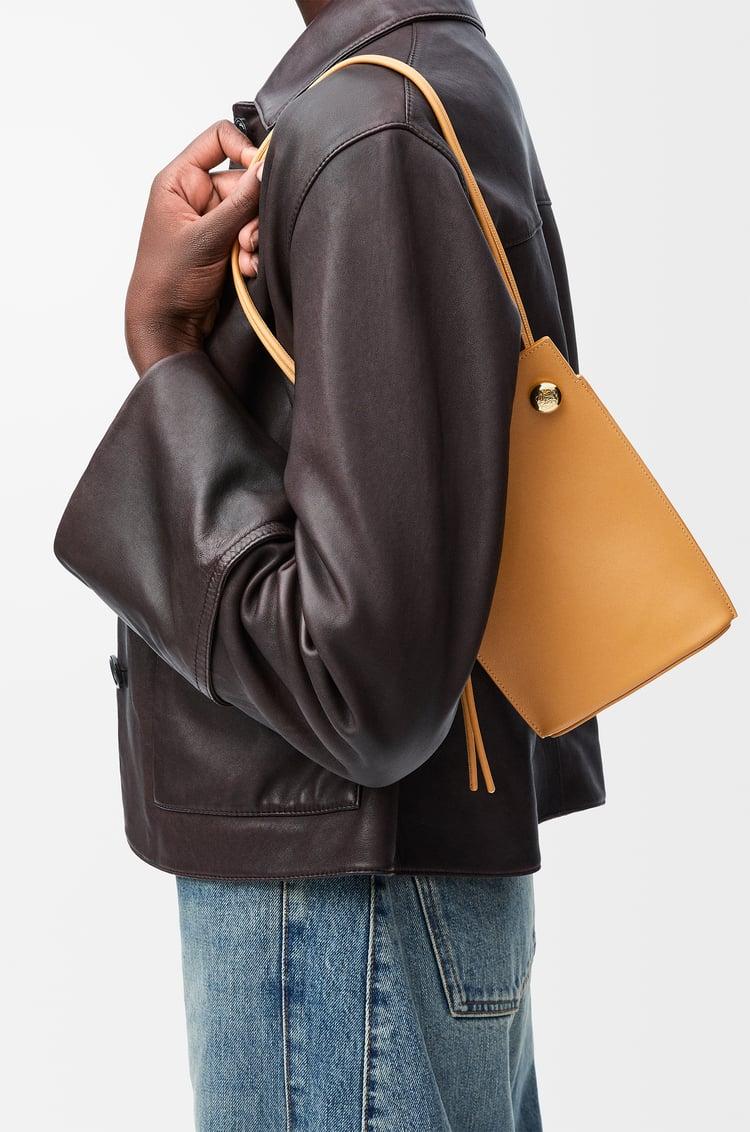 Loewe Pebble Dice pocket in classic calfskin 3 Colours Solo hoy