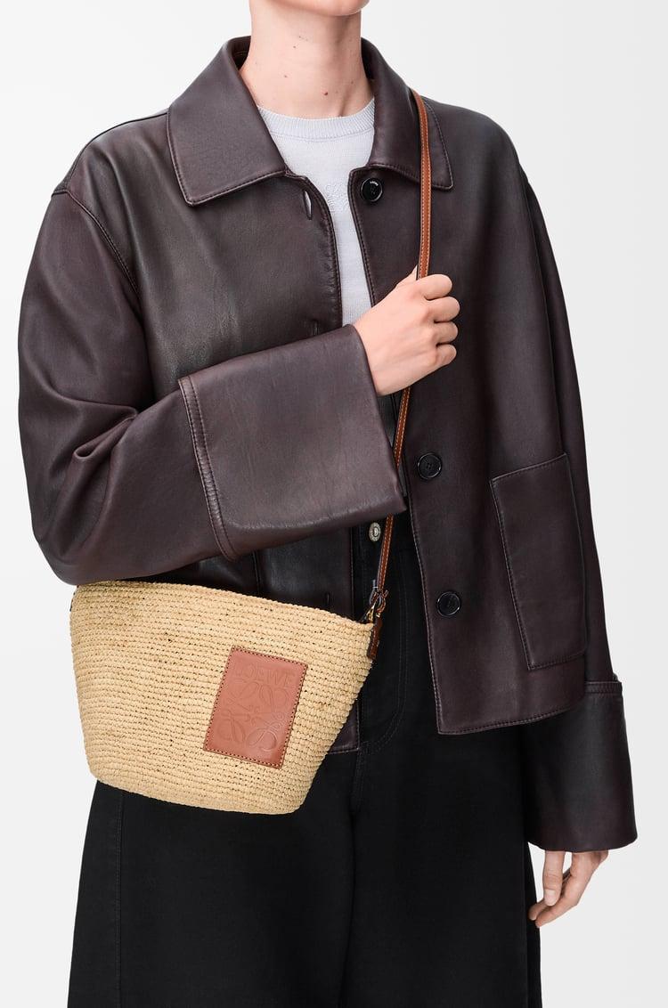 Loewe Slit pochette bag in raffia and calfskin 1 Colours Ofertas