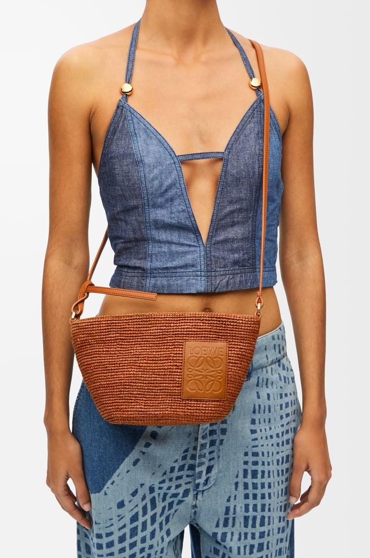 Loewe Slit Pochette bag in raffia and calfskin 1 Colours Venta caliente