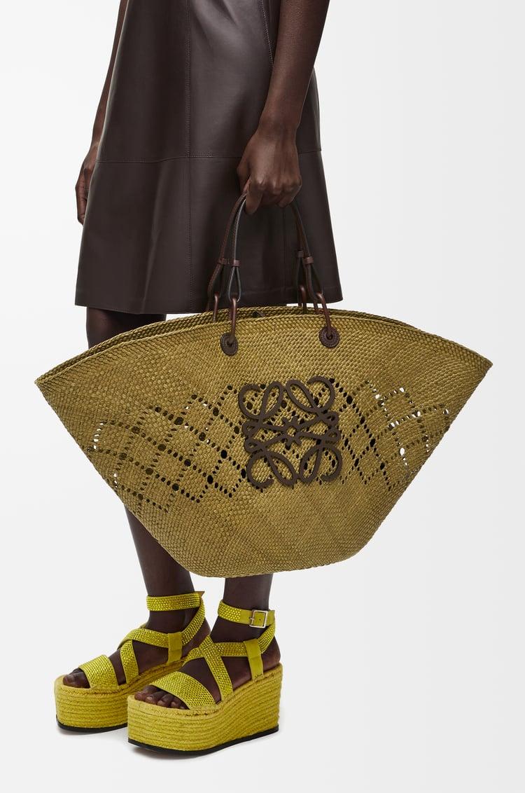Loewe Large Anagram Basket bag in iraca palm and calfskin 1 Colours Los más vendidos