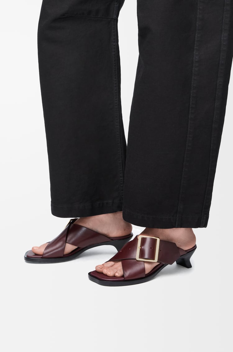 Loewe Petal Belt sandal in vegetable-tanned calfskin 2 Colours Última moda