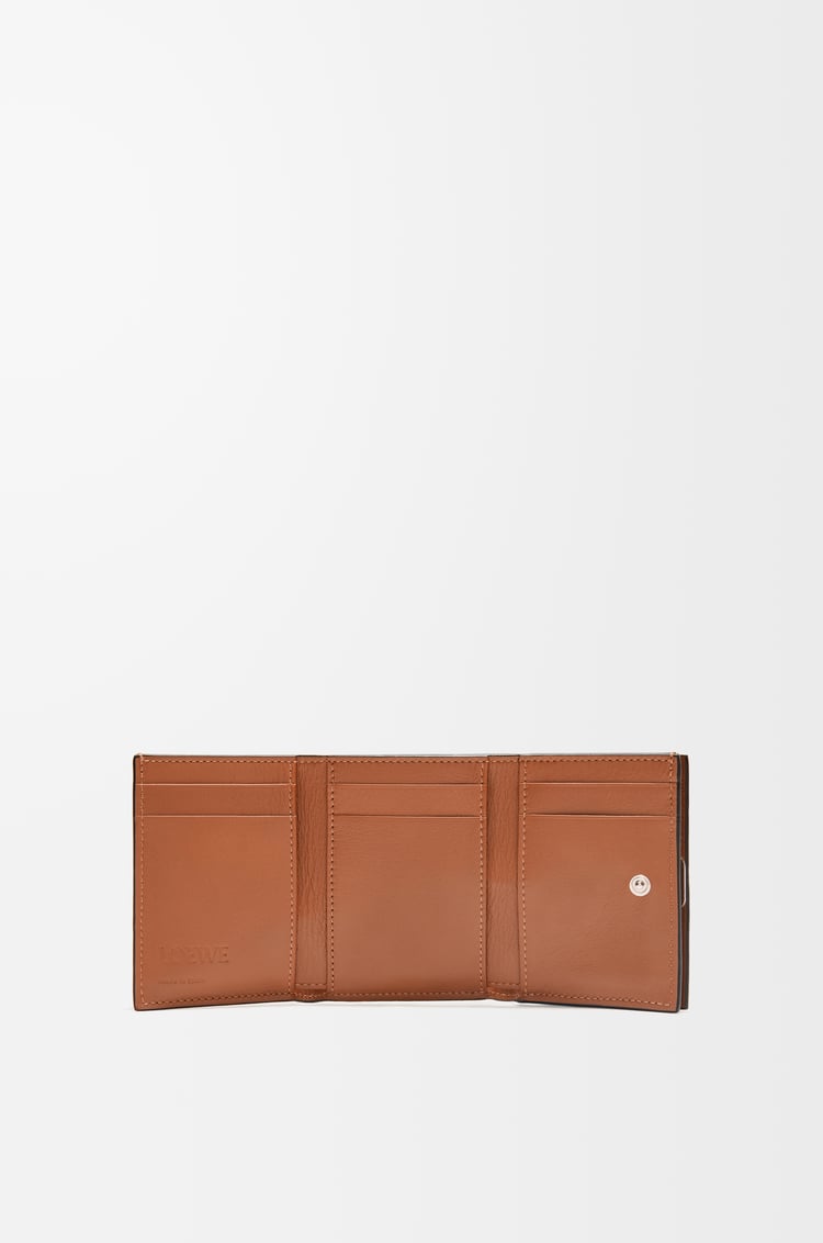 Loewe Anagram trifold wallet in pebble grain calfskin 5 Colours Tienda