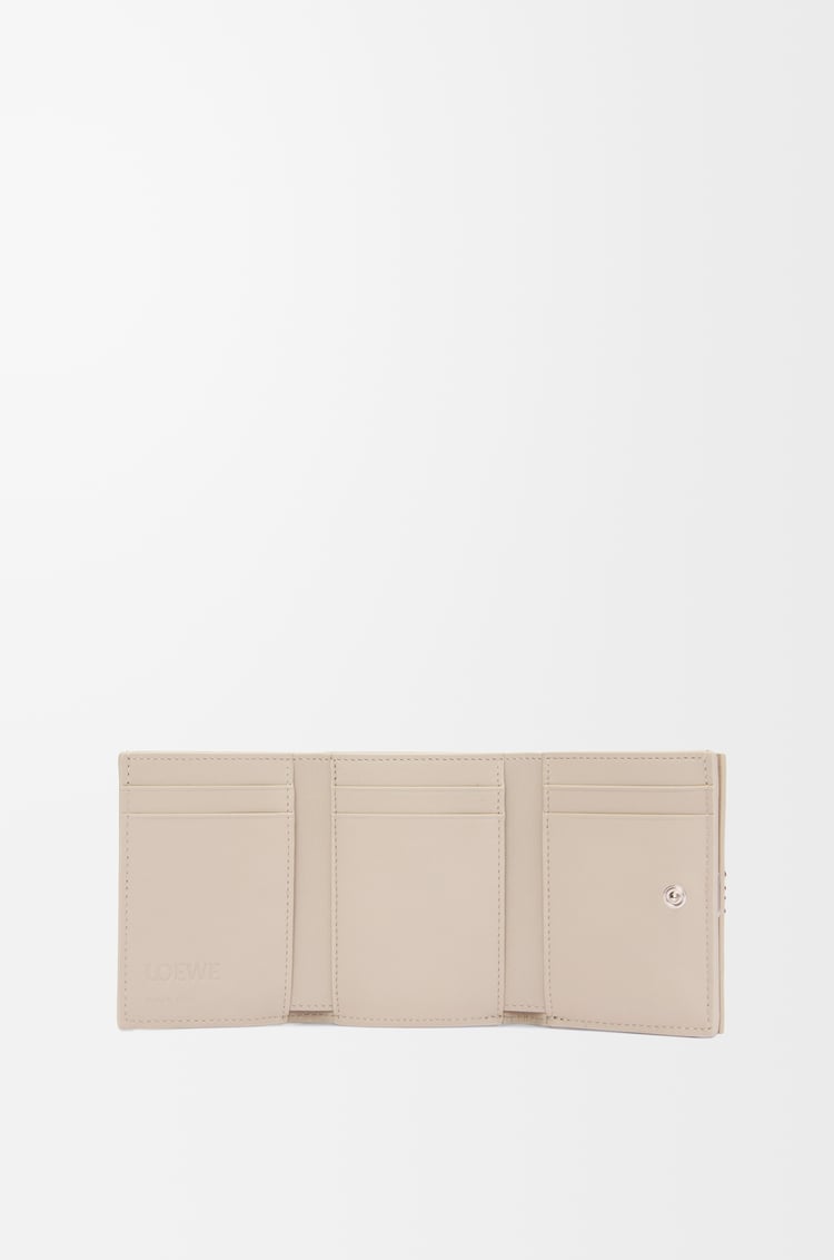Loewe Anagram trifold wallet in pebble grained calfskin 5 Colours Tienda