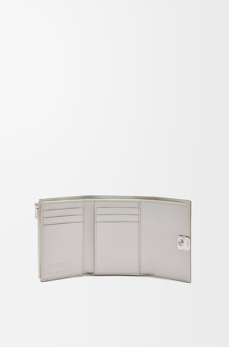 Loewe Puffer Anagram small vertical wallet in shiny nappa calfskin 1 Colours En oferta