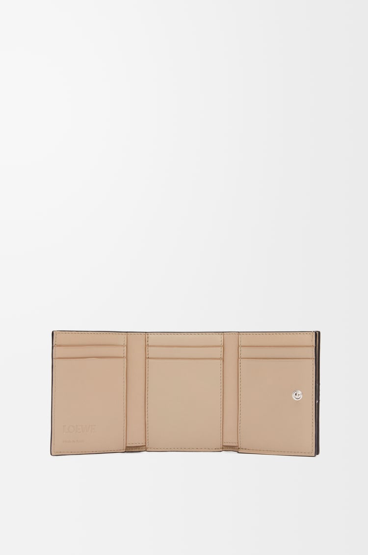 Loewe Anagram trifold wallet in pebble grained calfskin 5 Colours Últimos 2 días