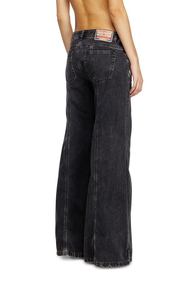 Diesel flare jeans d-akii 068hn Promoción trimestral